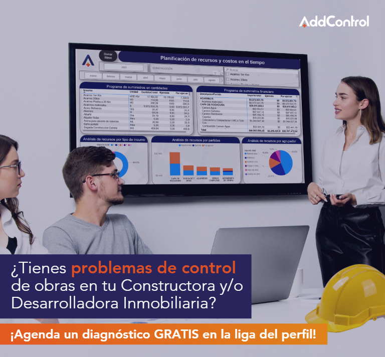 Grupo de empleados hablando sobre maximizar la rentabilidad y reduce riesgos en desarrollos inmobiliarios con un ERP para construcción